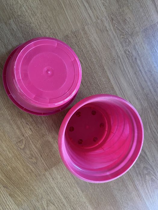 Doniczki z podstawkami