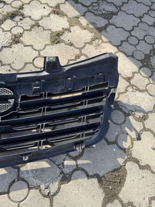 Решітка передня Опель Мовано Opel Movano решотка