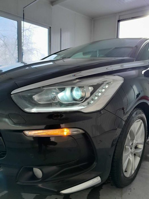 Автомобіль Citroen DS5
