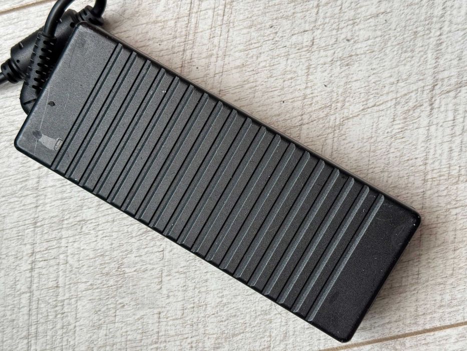 Блок живлення 130W 20v 6A (5.5x2.5)