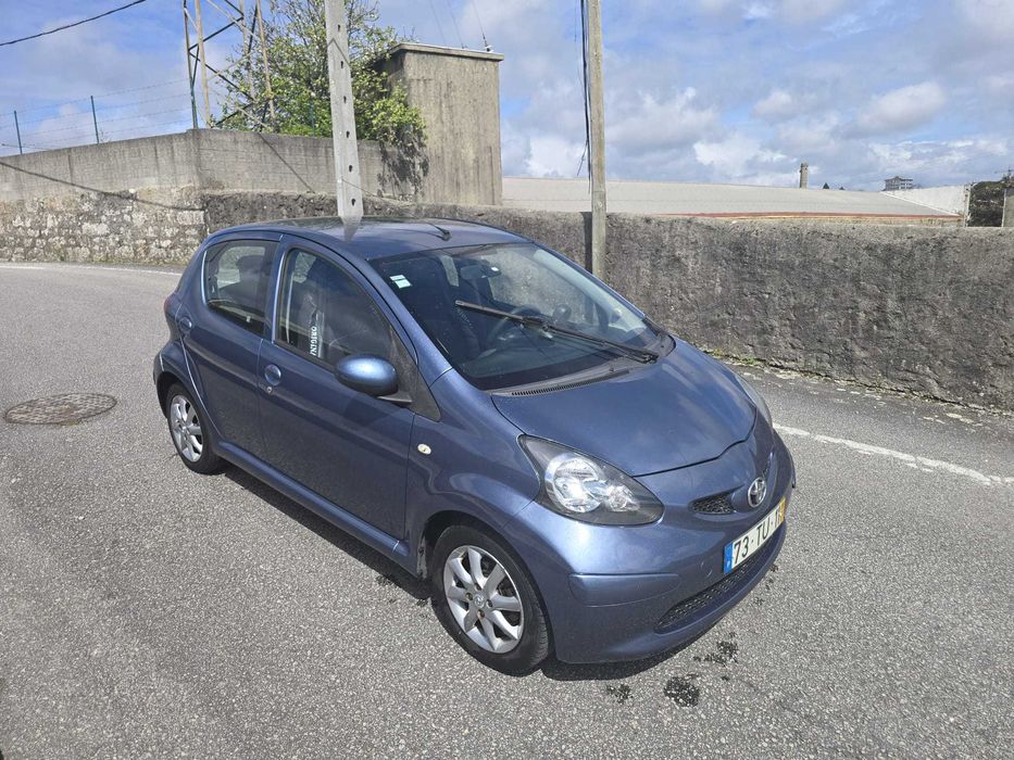 Toyota Aygo de 2008 , conta com 196.000km. O carro esrá impecável, não tem nada a fazer