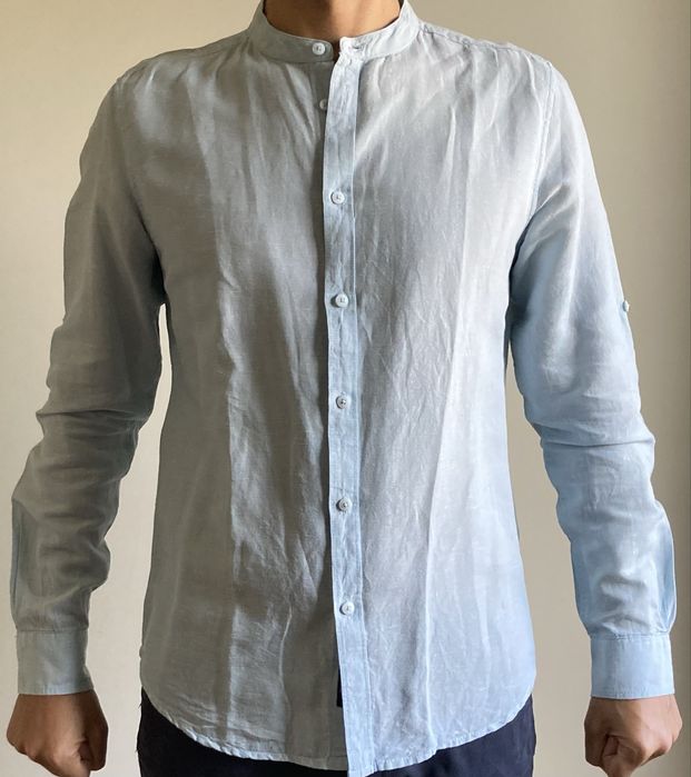 Camisa azul clara tamanho M