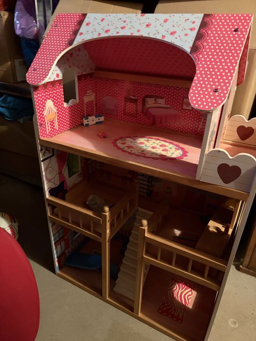 Domek drewniany dla lalek