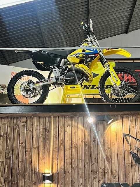 Suzuki RM 125 2 tempos ano 2000