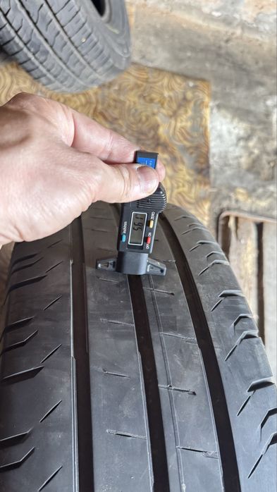 R16C 235/65 Continental ContiVanContact200