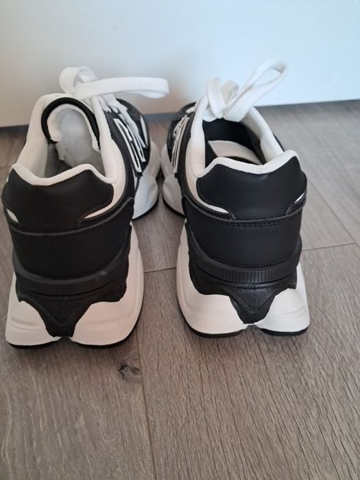 Модні,жіночі кросівки