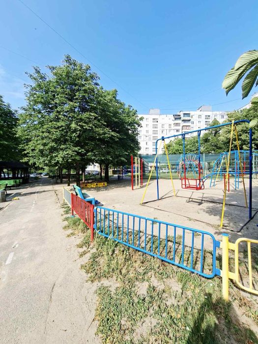 Продаж! 3-кімн кв по вул Світлій 18000$