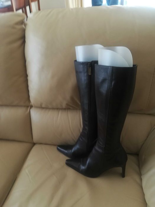 Botas de cano alto em pele