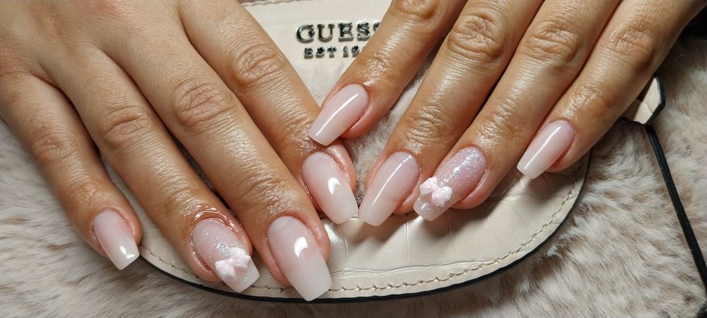 Precisa se modelo para unhas de gel