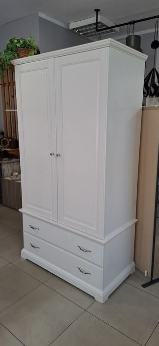 Biała szafa ikea tyssedal – styl klasyczny / prowansalski