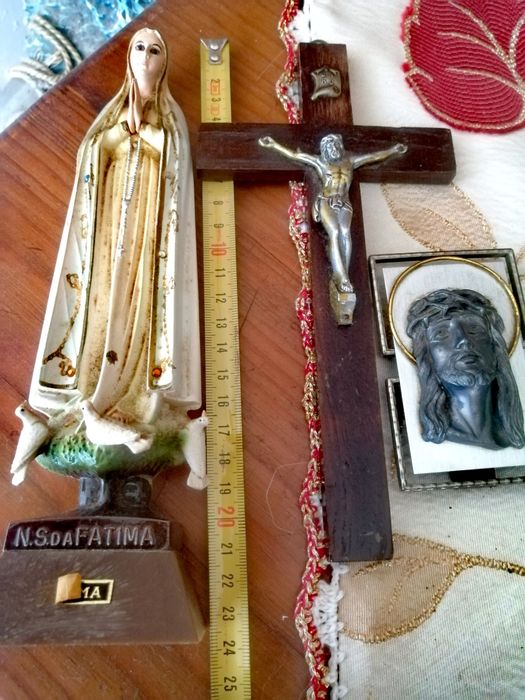 Artigos religiosos,cesta de verga,etc.