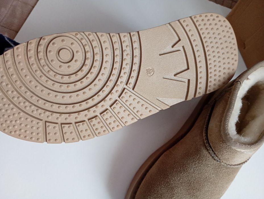 Уггі жіночі натуральні 39