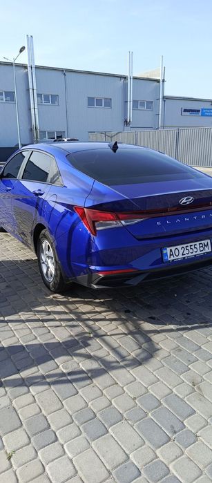 Автомобіль 2021 року