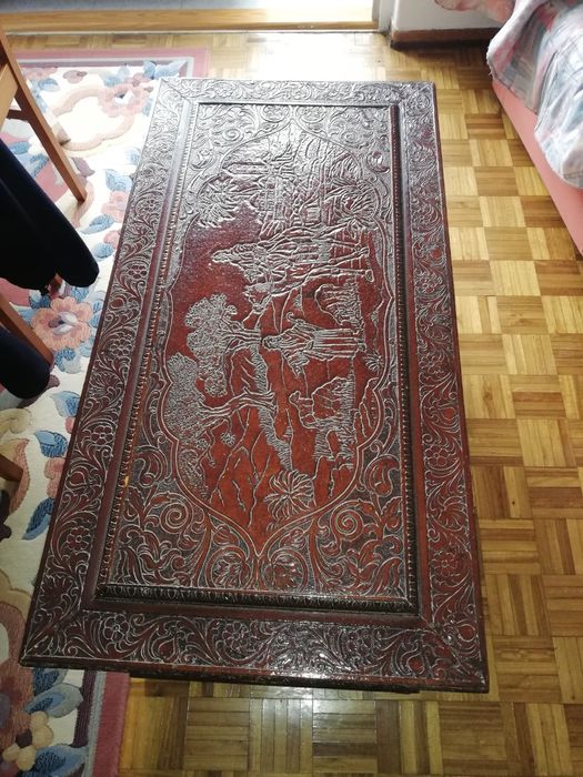 Baú em madeira maciça