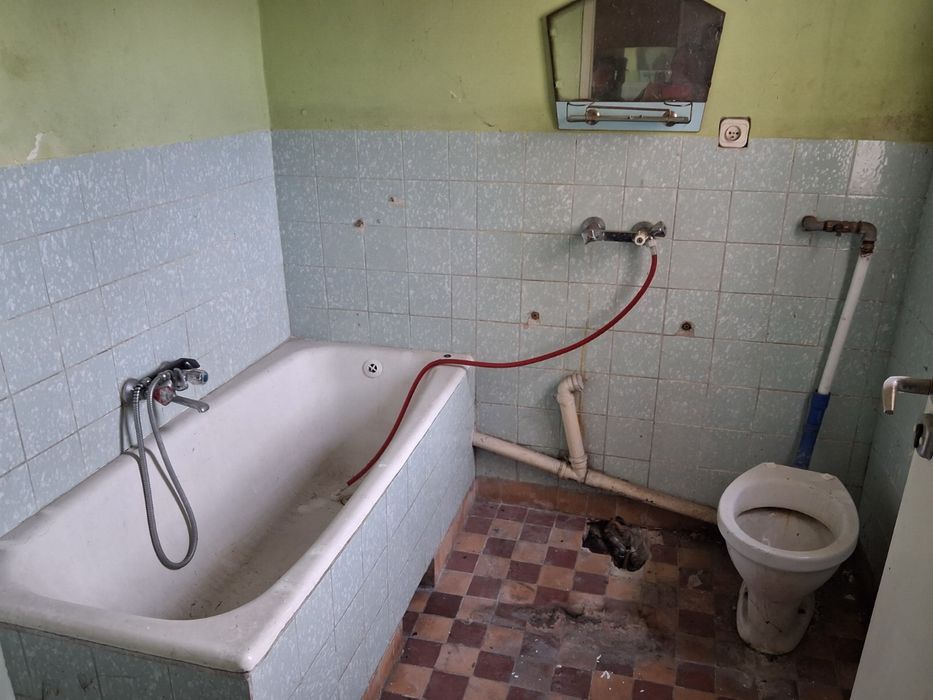 Dom pietrowy plus b. gospodarcze 180 m2 Oksa