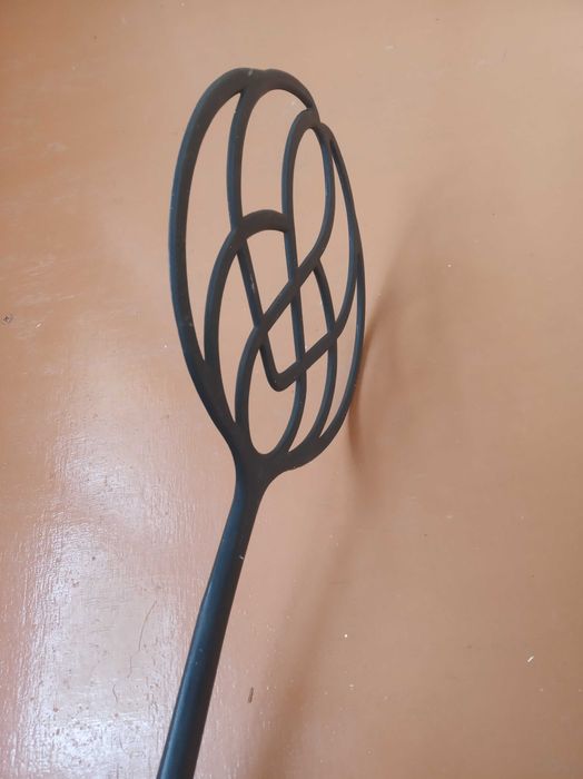 Пластикова вибивачка для килимів