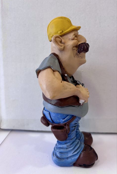 Estatueta Caricatura Operário da Construção / Pedreiro - Les Alpes