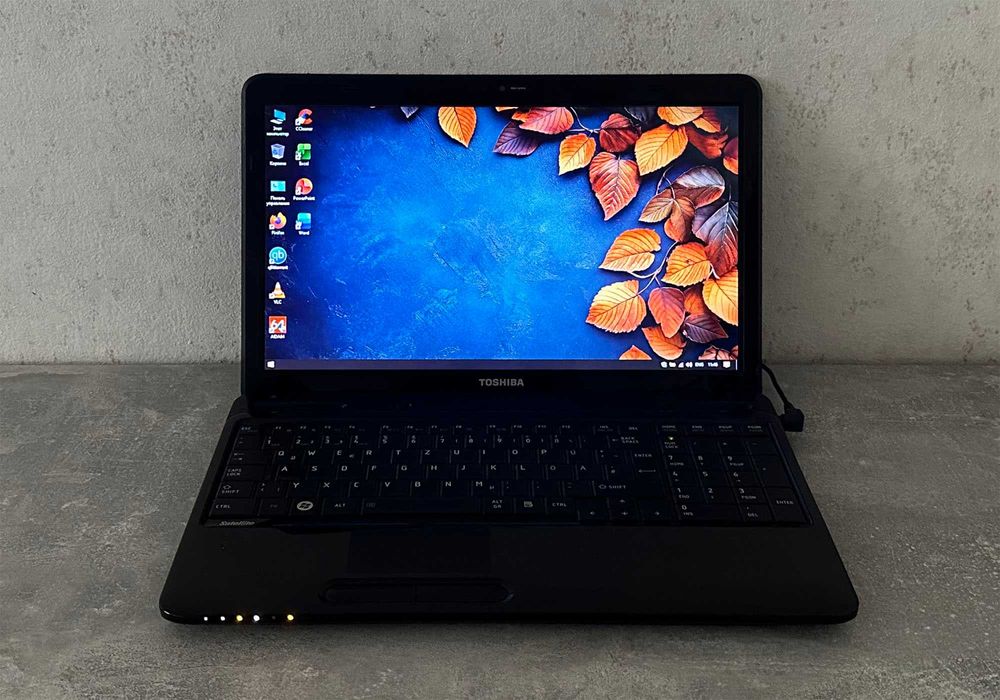 Ноутбук Toshiba (Core i5 / 4 ГБ DDR3 / 128 ГБ SSD / Radeon HD × 1 ГБ)
