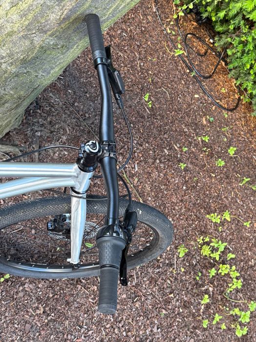 Rowerek na pasku Early Rider Belter 24" Nexus 8 - srebrny