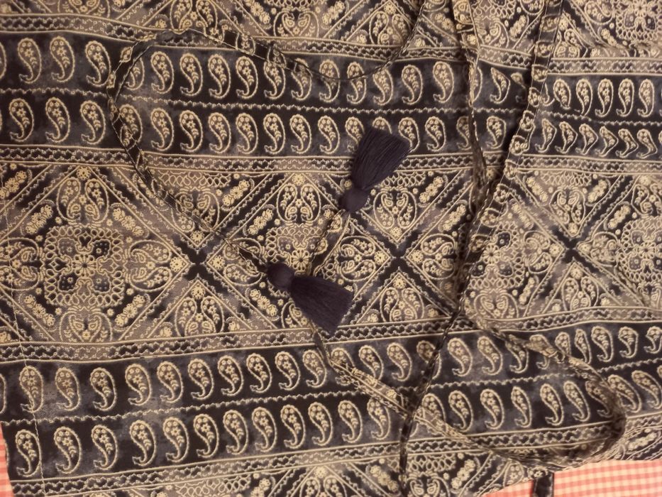 Top novo em tons de azul