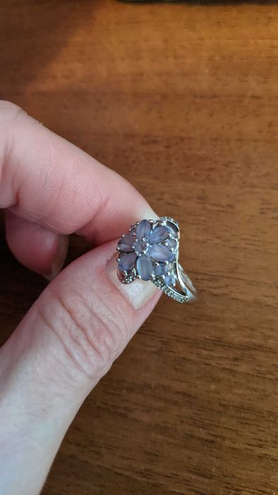 Продам кольцо из серебра с танзанитом