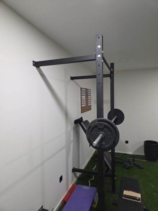 Estação de musculação de parede