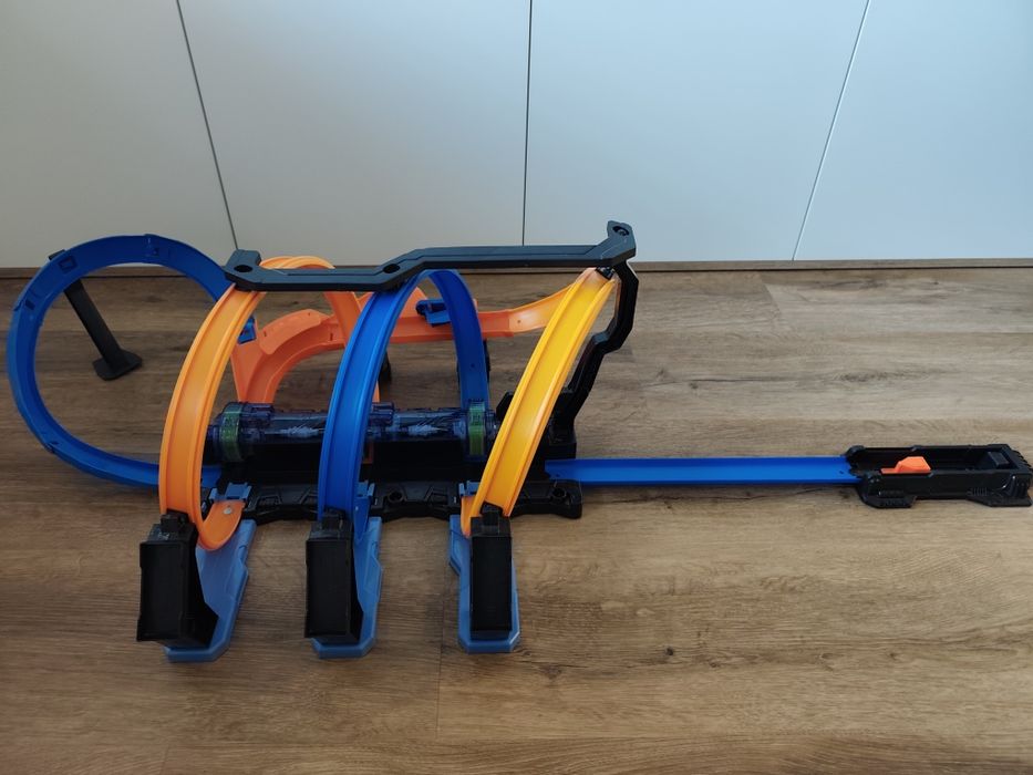 Tor samochodowy FTB65 pętle grozy Hot Wheels FTB65