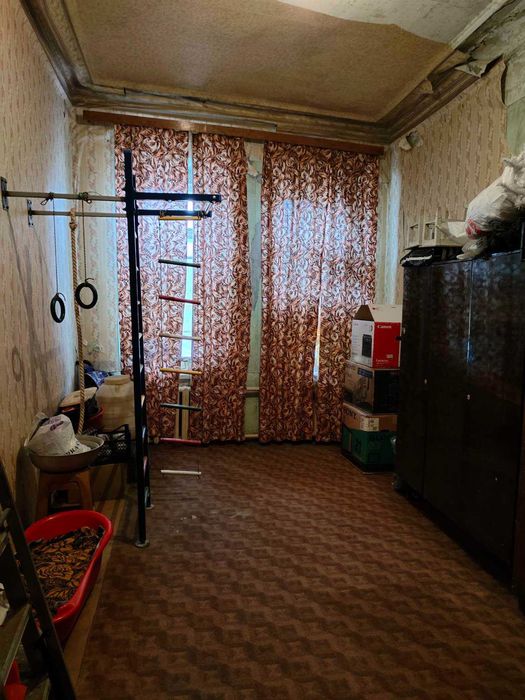 Продам 5-ком квартиру 170 м2, ул. Дмитриевская, 2 этаж, жилое сост, можно под офис)
