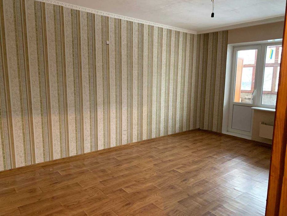 Продам приватизовану однокімнатну квартиру в селищі Десна