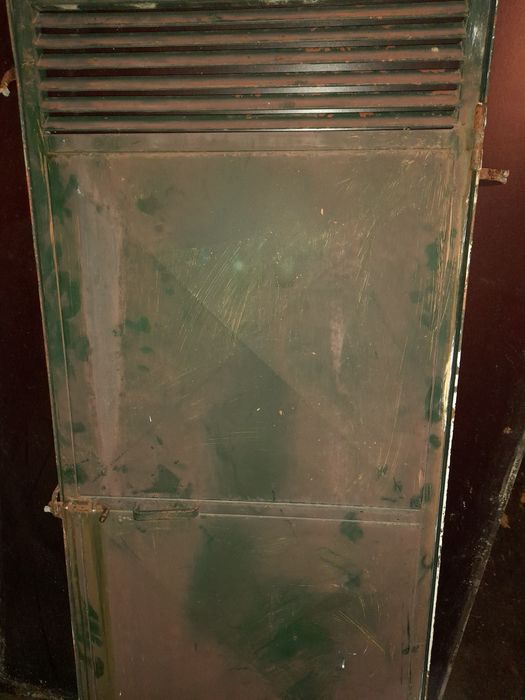 Porta     em       ferro