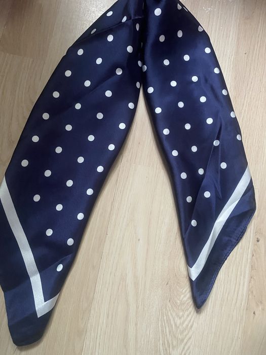 Granatowa w kropki nowa chusteczka