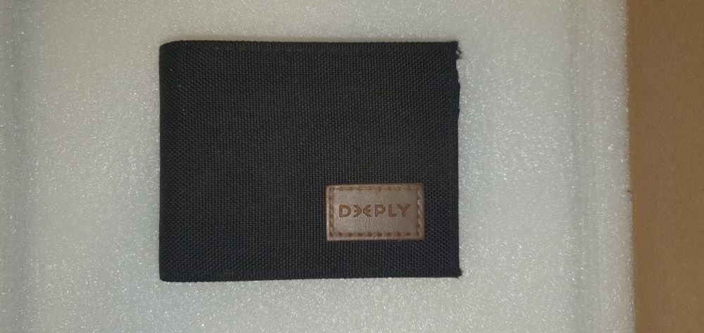 Carteira marca deeply