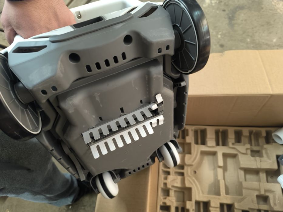 Nowy Jeździk automatyczny ZX100 Czyściciel do basenu Odkurzacz

Baseno