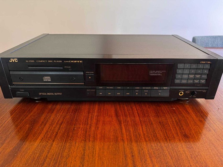 Leitor de CDs JVC XL-Z555