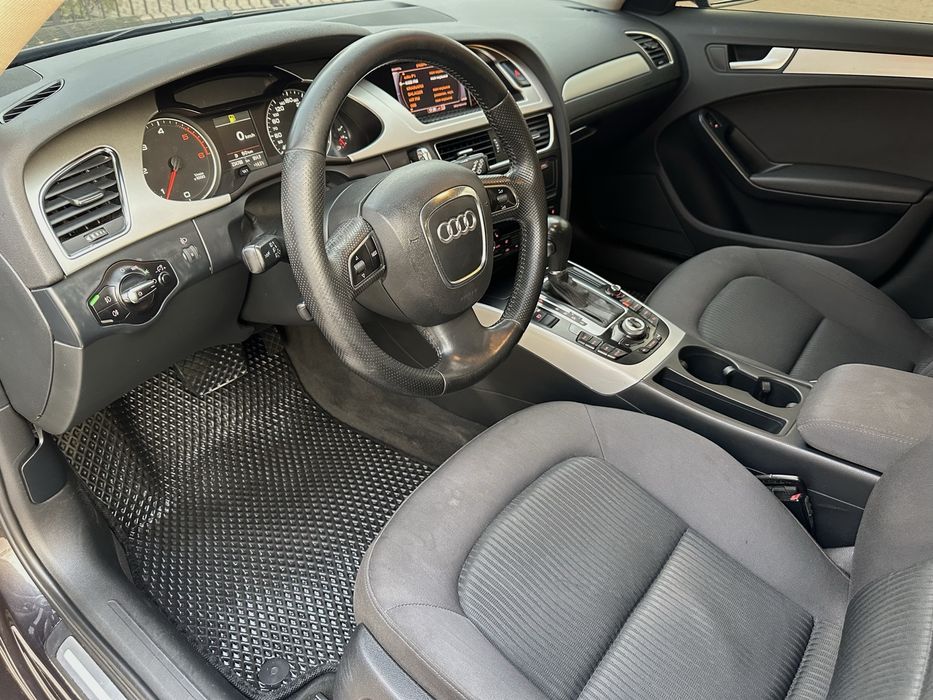 AUDI A4 b8 2.0 дизель  2011 р.