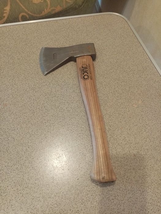 Топор с ручкой "традиционный. "