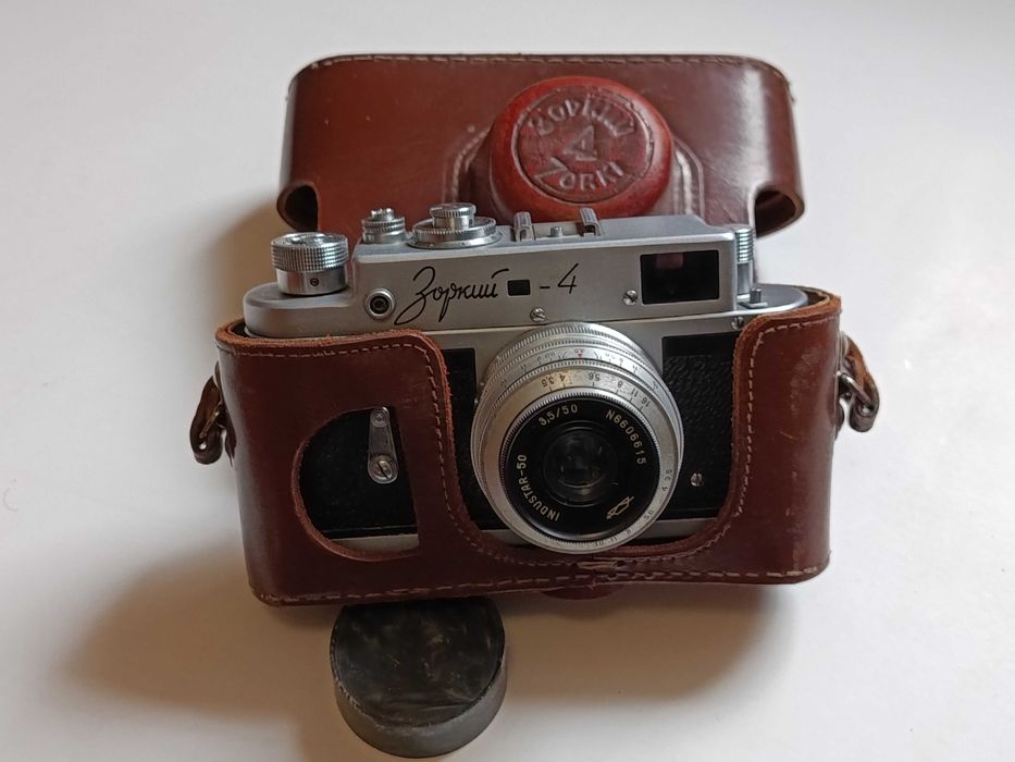 Фотоапарат ZENIT ET (Гелиос 44-2). Зоркий-4 (Индустар-50). Вживано.