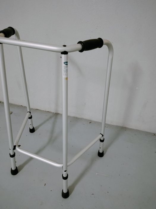 Andarilho Fixo e Prancha de Banho Sénior