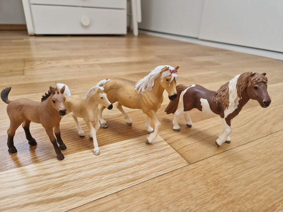 2 konie duże Schleich+ 2 małe