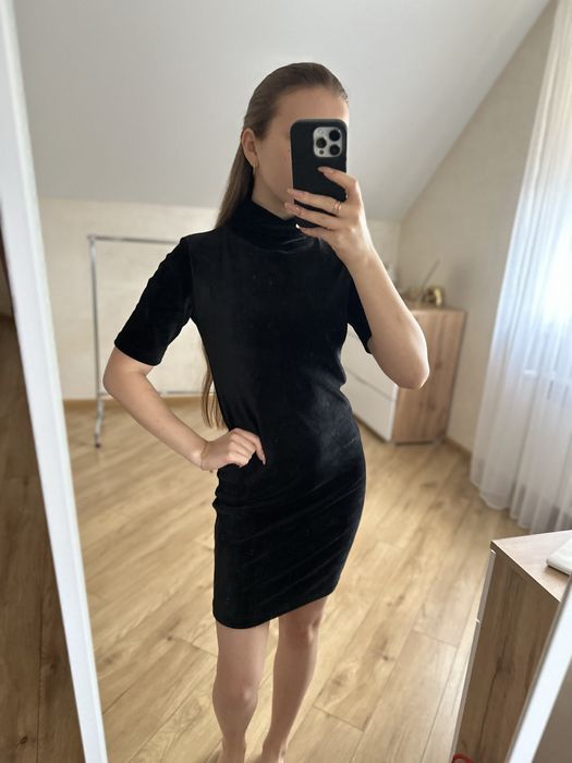 Велюрова чорна сукня S