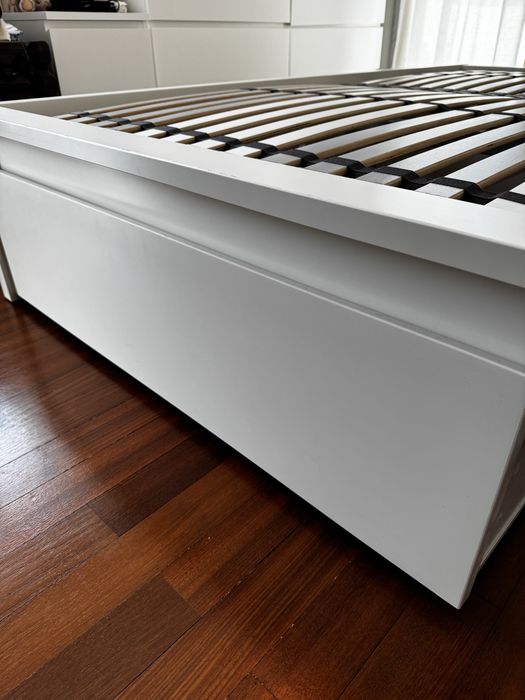 Cama Malm 180x200cm c/ 4 gavetoes