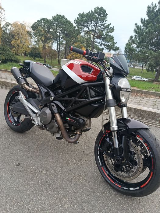 Ducati Monster 696
