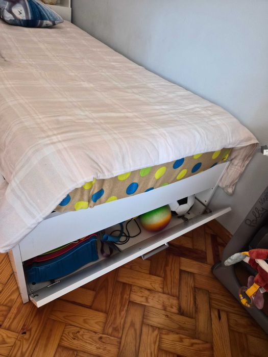 Cama solteiro 90x190 com gavetas e arrumação