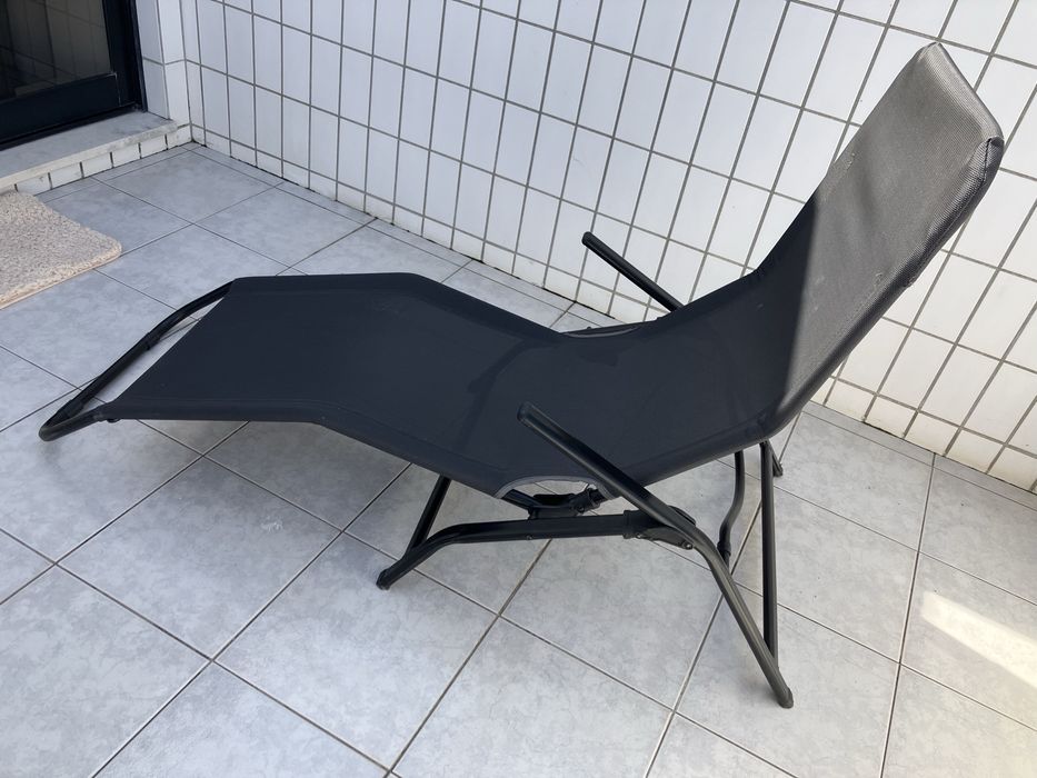 Espreguiçadeira metal em textileno preto/ dobrável