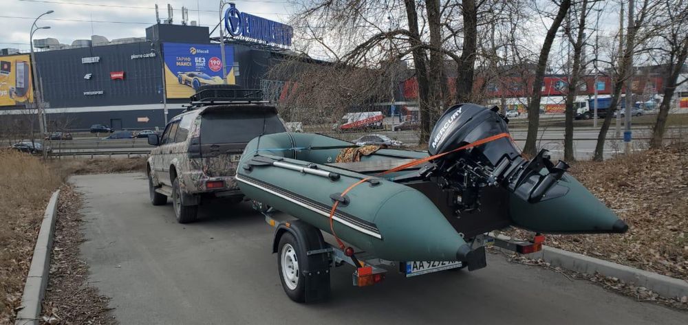 Продам лодку з двигуном та прицепом