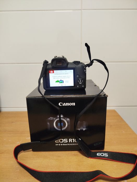 CANON EOS R100 + RF-S 18-45mm