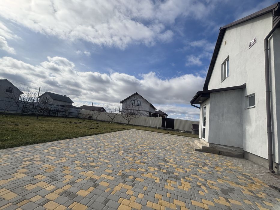 Продам житловий будинок з ремонтом та підвалом від власника