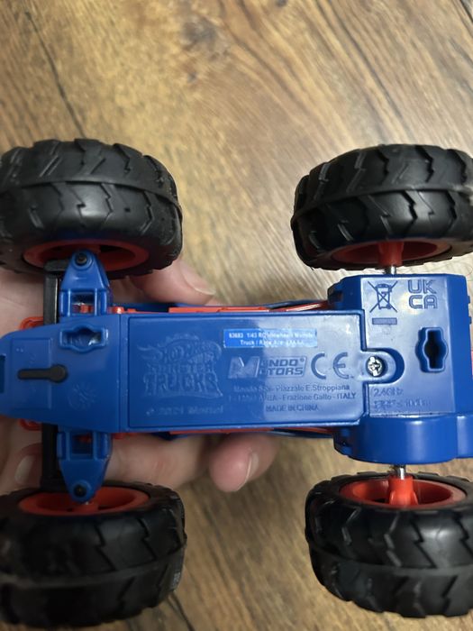 Autko monster track  firmy hotwheels na sterowanie