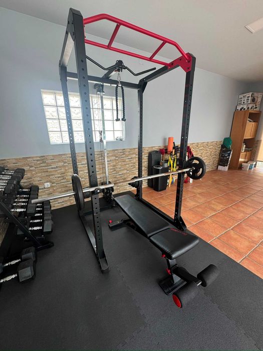 Rack de musculação c/ banco e pesos e acessórios