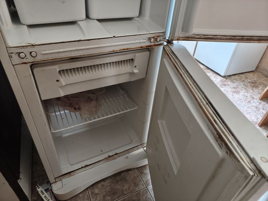 Холодильник  Indesit